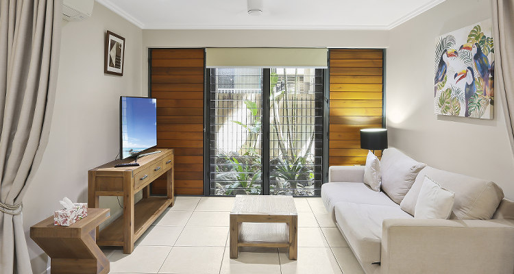 Two Bedroom Beachfront Deluxe Holiday Apartment Sea Point On Trinity Beach